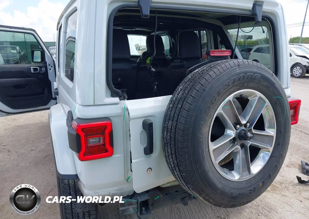 2018 Jeep Wrangler Unlimited Sahara 4X4 VIN:1C4HJXEG6JW324065 - 6
