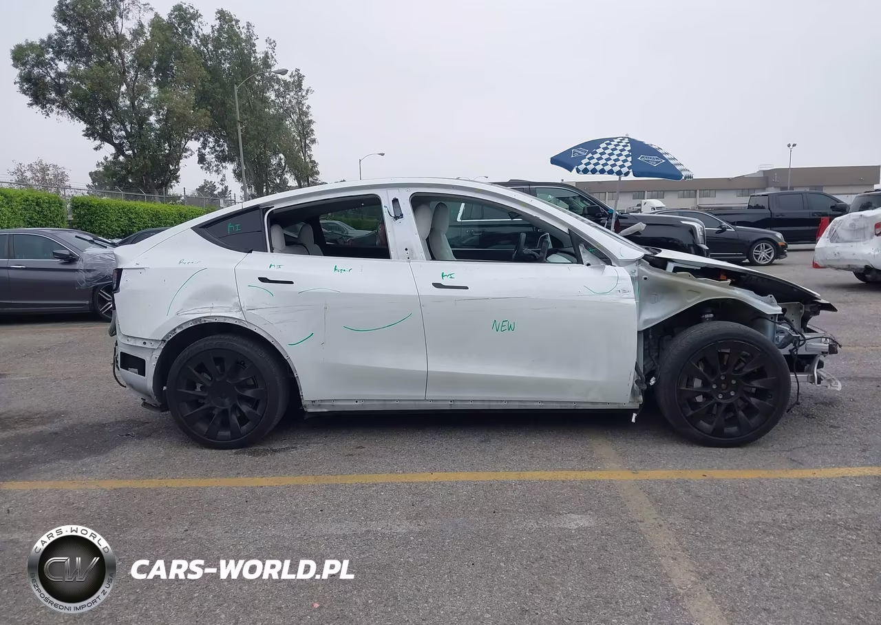 2022 Tesla Model Y Long Range Dual Motor All-Wheel Drive VIN:7SAYGDEE6NF328352 - 14