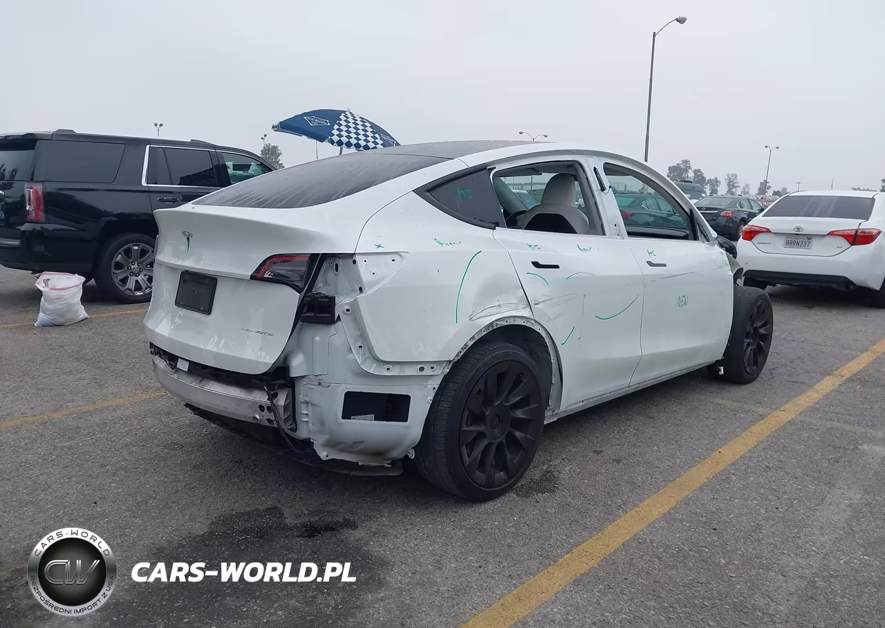 2022 Tesla Model Y Long Range Dual Motor All-Wheel Drive VIN:7SAYGDEE6NF328352 - 4