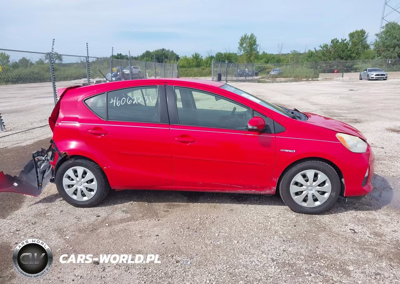 2013 Toyota Prius C Two VIN:JTDKDTB33D1049232 - 13