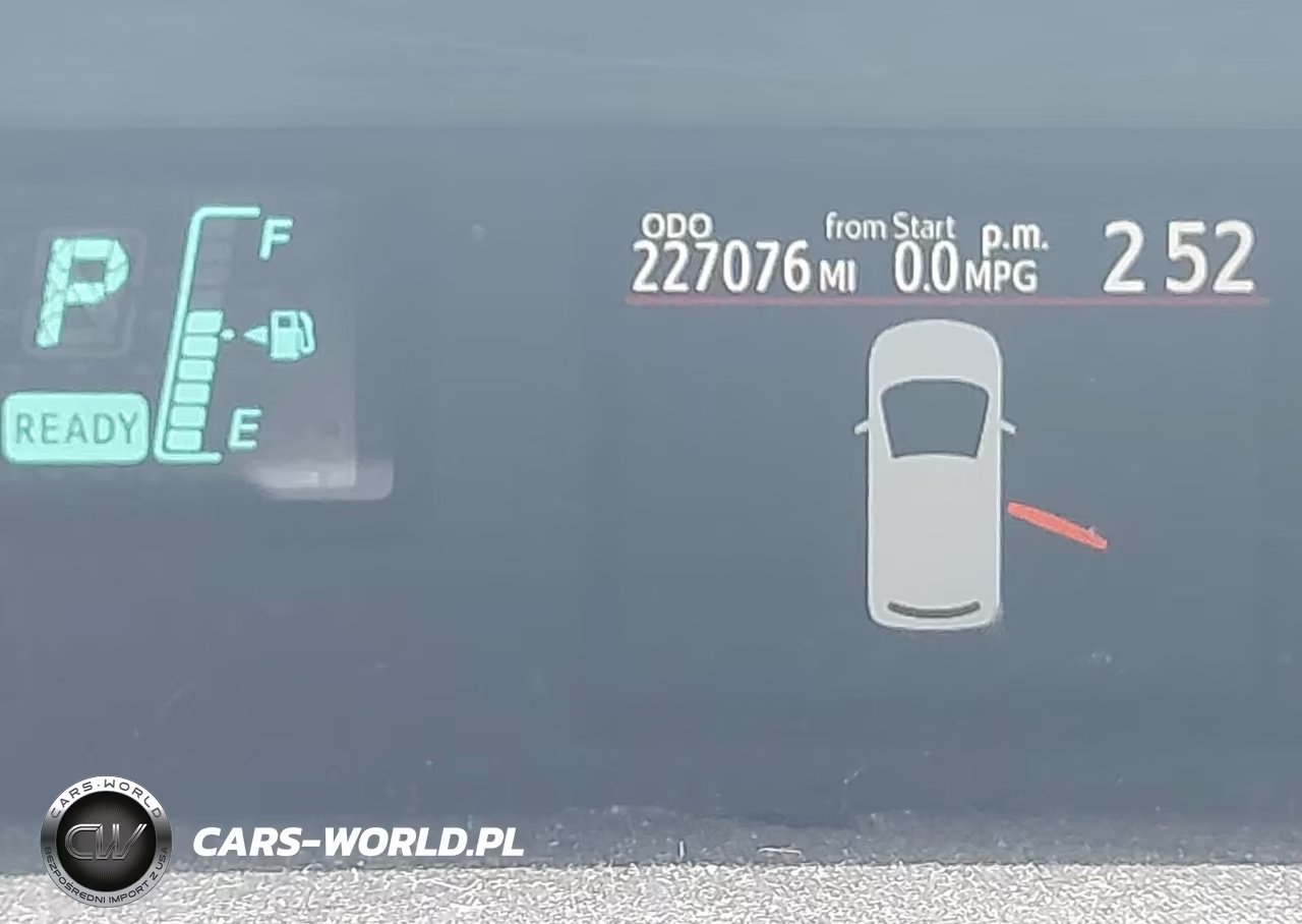 2013 Toyota Prius C Two VIN:JTDKDTB33D1049232 - 15