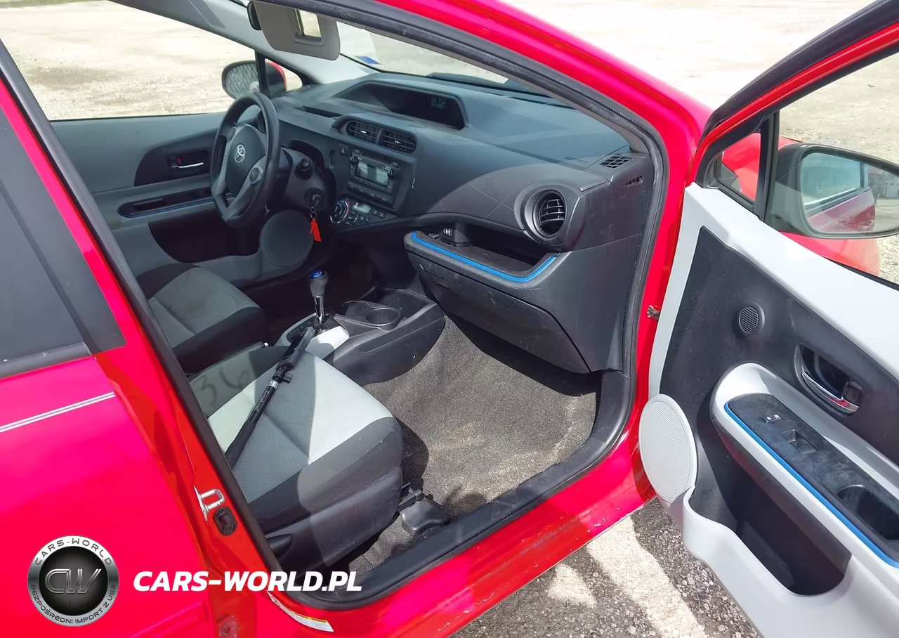 2013 Toyota Prius C Two VIN:JTDKDTB33D1049232 - 5