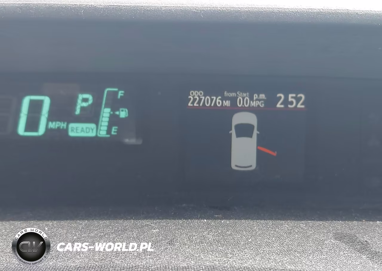 2013 Toyota Prius C Two VIN:JTDKDTB33D1049232 - 7