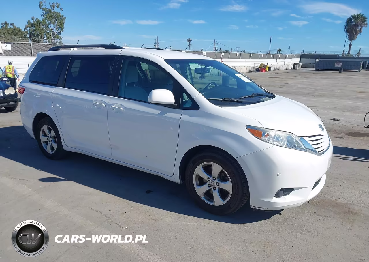2015 Toyota Sienna Le 8 Passenger