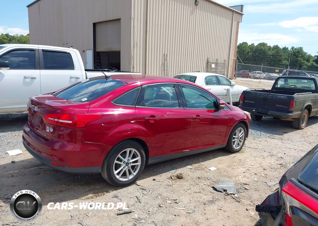 2017 Ford Focus Se VIN:1FADP3F22HL208307 - 4