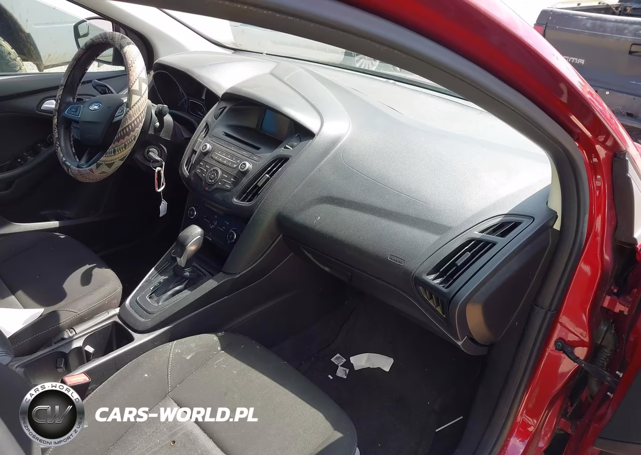 2017 Ford Focus Se VIN:1FADP3F22HL208307 - 5