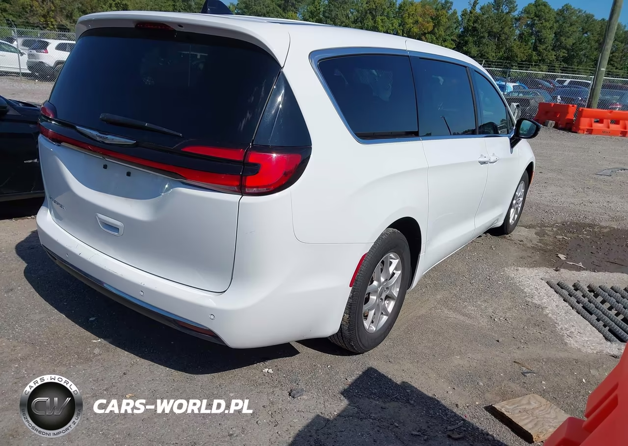 2025 Chrysler Pacifica Select VIN:2C4RC1BG0SR520741 - 4