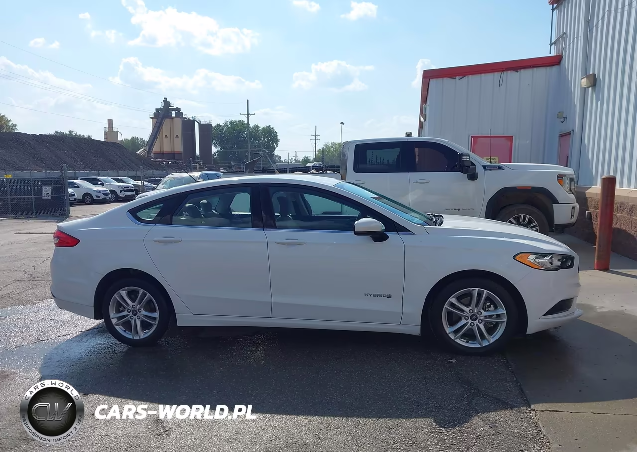 2018 Ford Fusion Hybrid S VIN:3FA6P0UUXJR271528 - 18