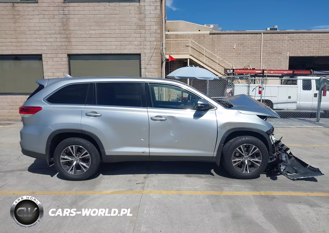 2019 Toyota Highlander Le Plus VIN:5TDBZRFH1KS932093 - 14