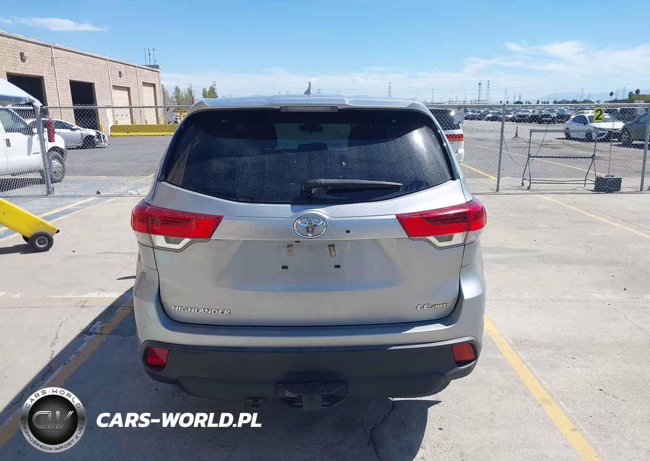 2019 Toyota Highlander Le Plus VIN:5TDBZRFH1KS932093 - 17
