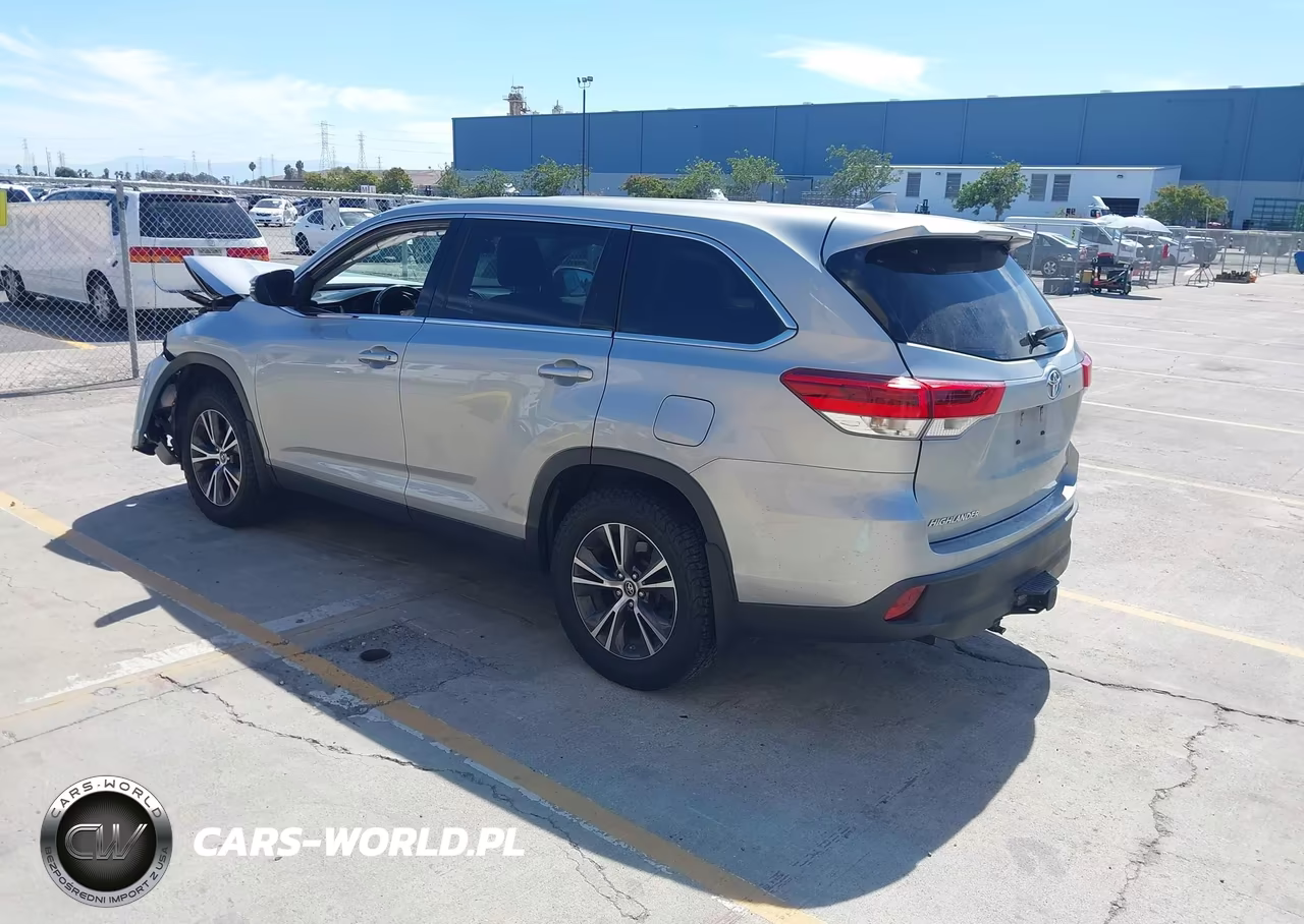 2019 Toyota Highlander Le Plus VIN:5TDBZRFH1KS932093 - 3
