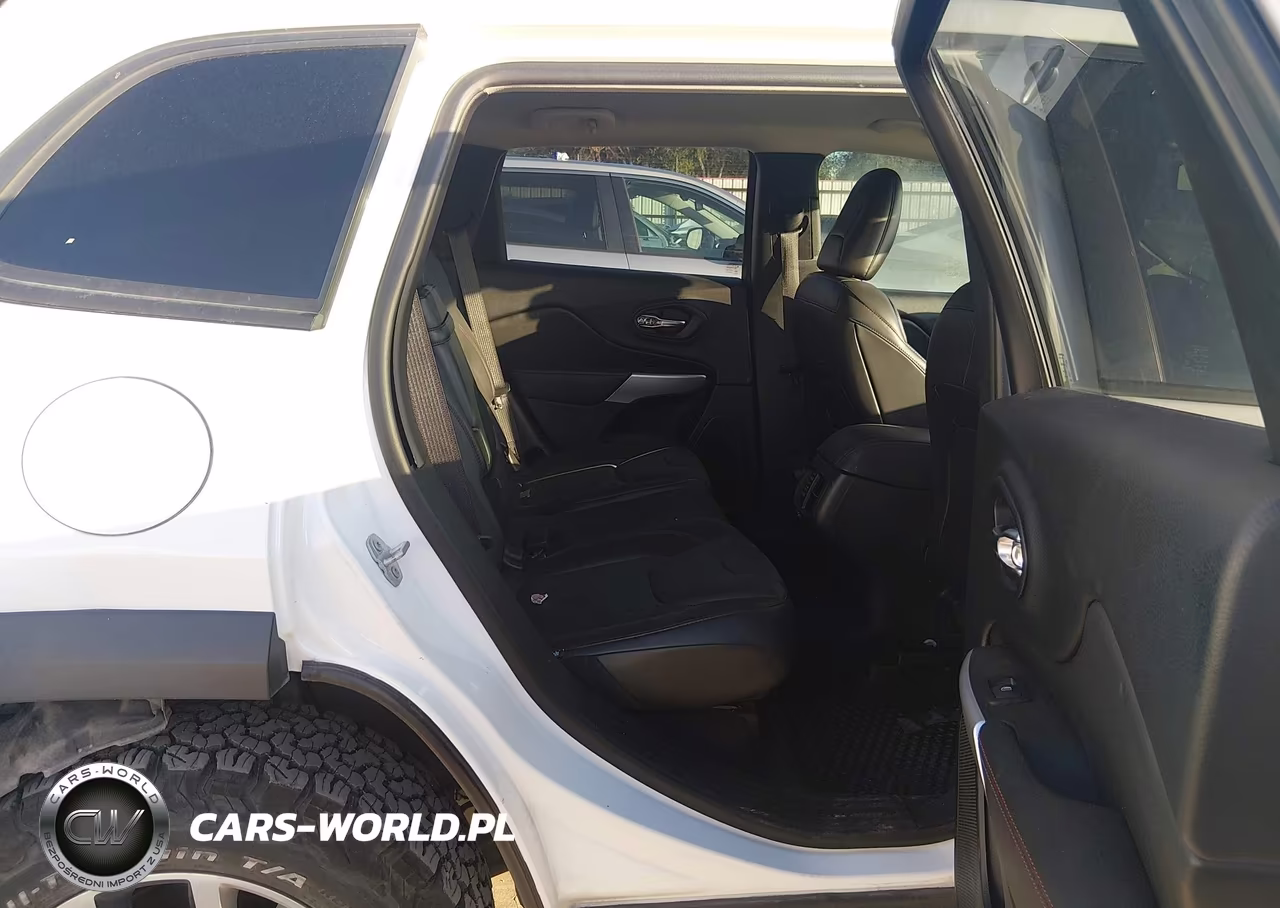 2018 Jeep Cherokee Trailhawk 4X4 VIN:1C4PJMBX9JD532211 - 8