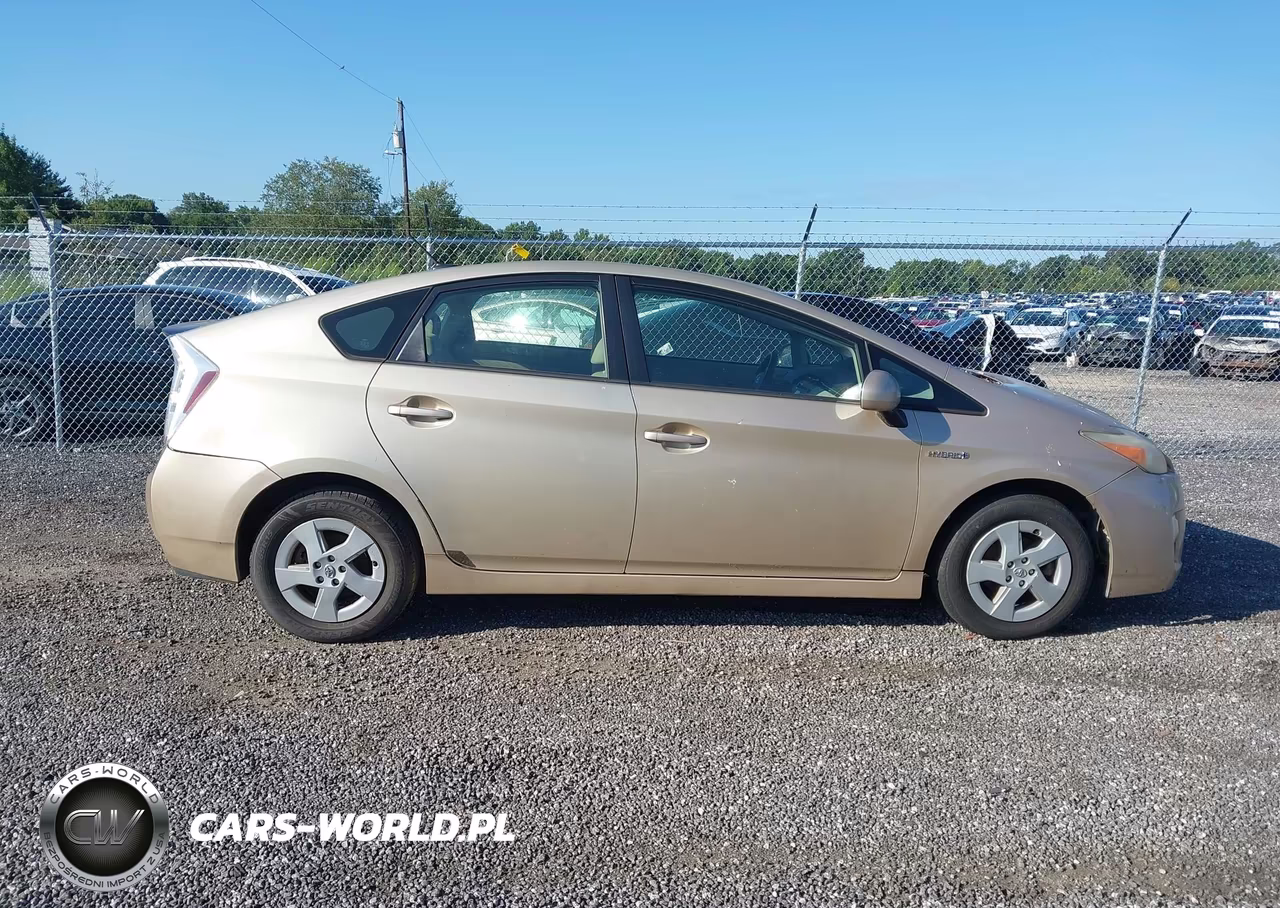 2011 Toyota Prius Two VIN:JTDKN3DU9B1472283 - 14