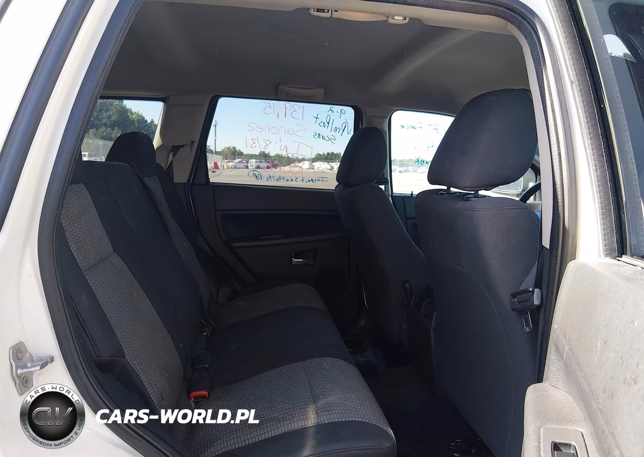 2010 Jeep Grand Cherokee Laredo VIN:1J4PS4GK2AC156283 - 8