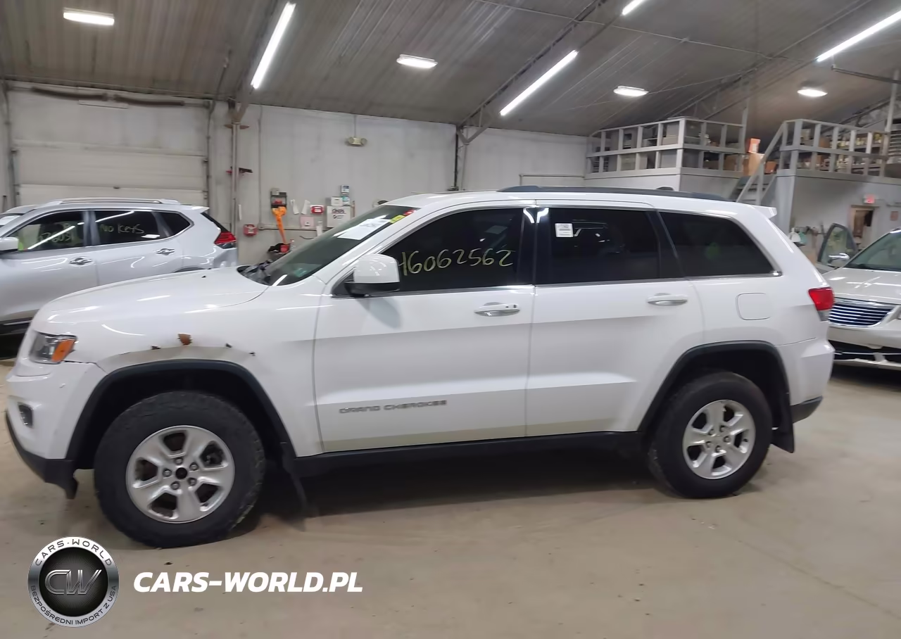 2015 Jeep Grand Cherokee Laredo VIN:1C4RJFAG9FC954823 - 14