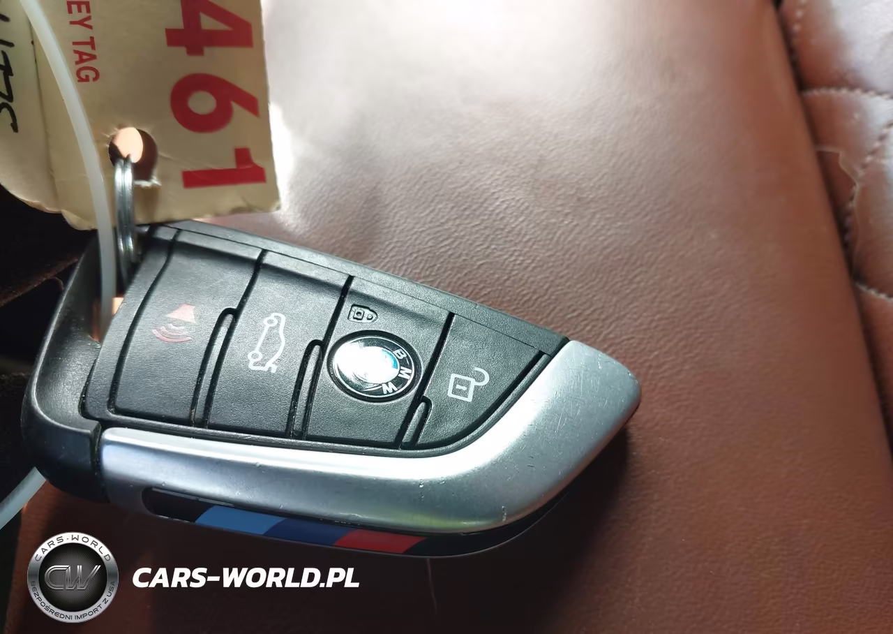 2019 BMW X3 xDrive30I VIN:5UXTR9C57KLR05009 - 11