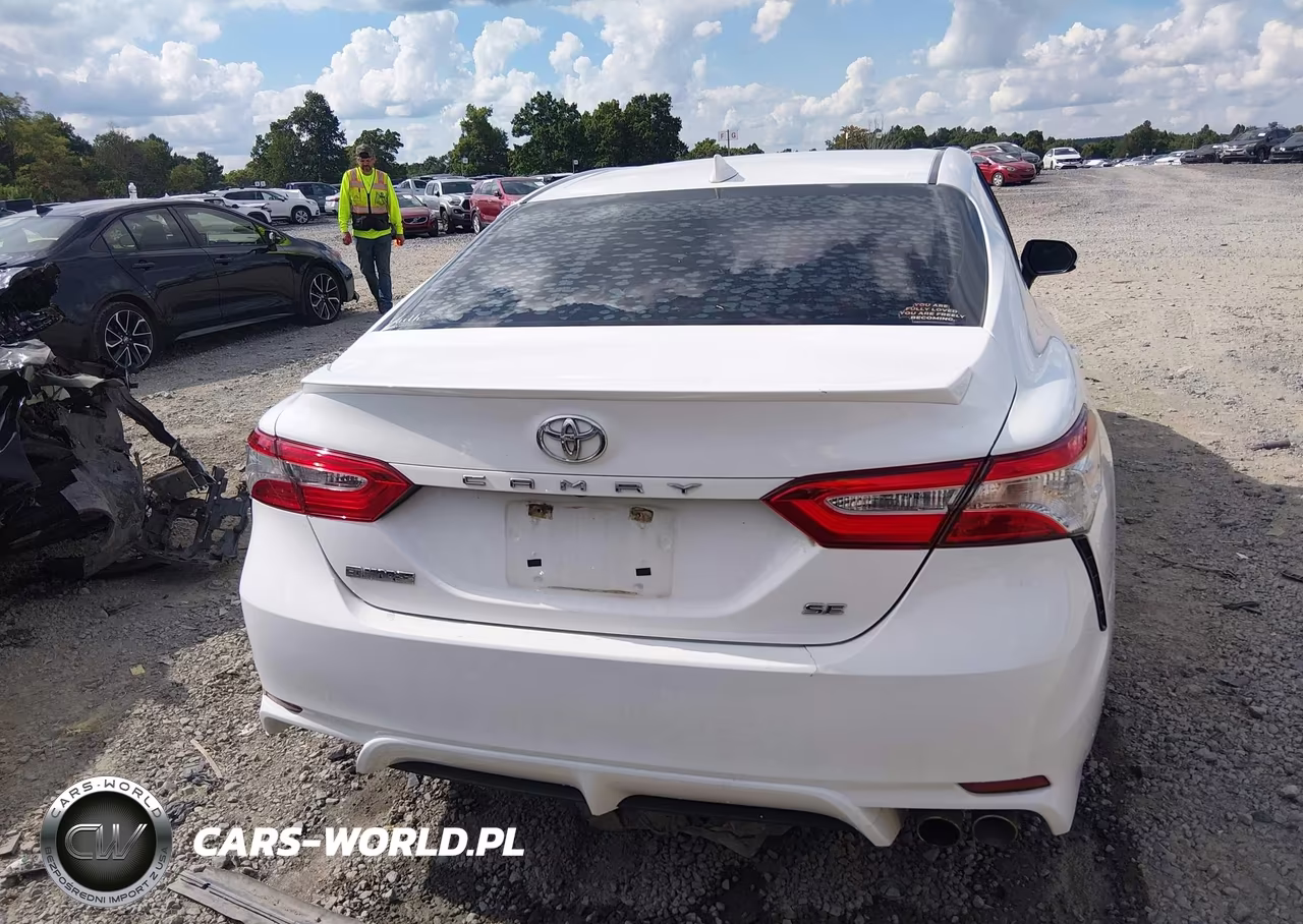 2020 Toyota Camry Se VIN:4T1G11AKXLU924035 - 17