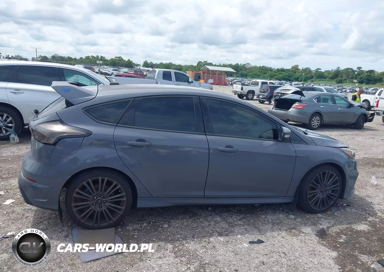 2016 Ford Focus Rs VIN:WF0DP3TH4G4117211 - 13