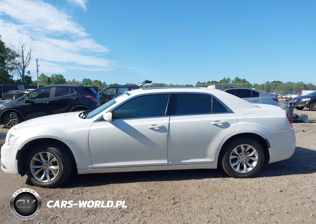 2016 Chrysler 300 Limited VIN:2C3CCAAG9GH165724 - 14