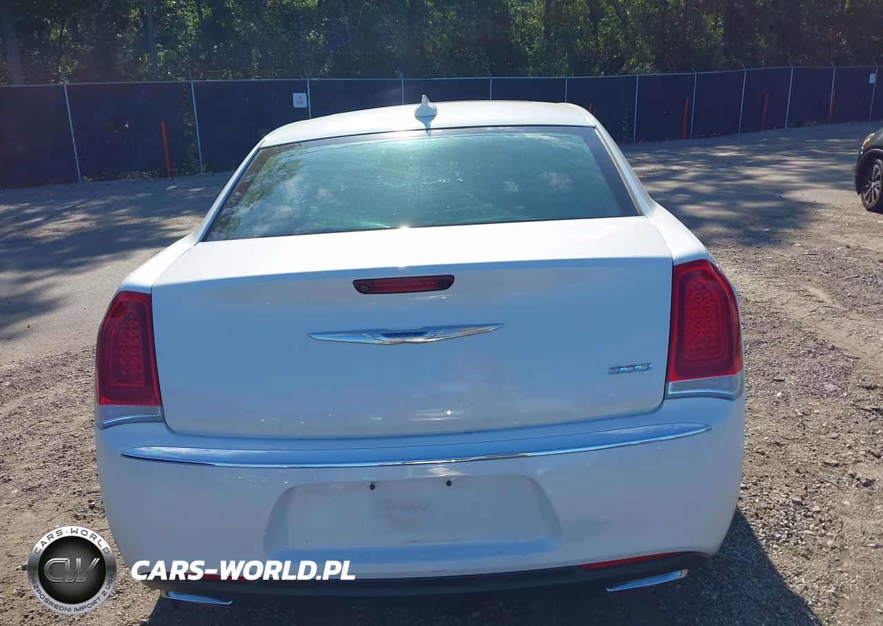 2016 Chrysler 300 Limited VIN:2C3CCAAG9GH165724 - 16