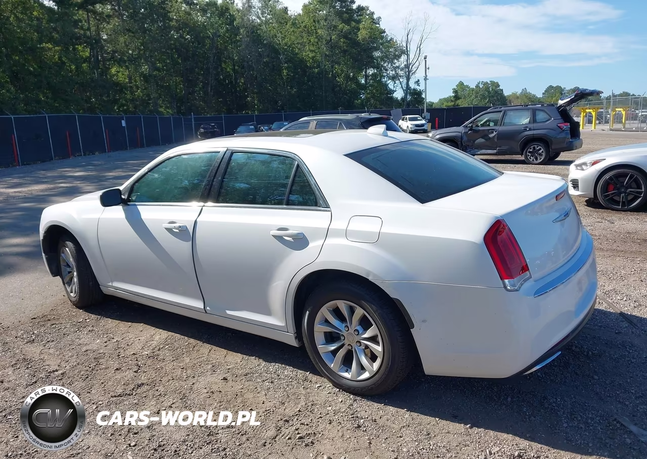 2016 Chrysler 300 Limited VIN:2C3CCAAG9GH165724 - 3