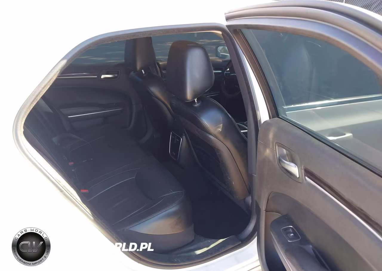 2016 Chrysler 300 Limited VIN:2C3CCAAG9GH165724 - 8