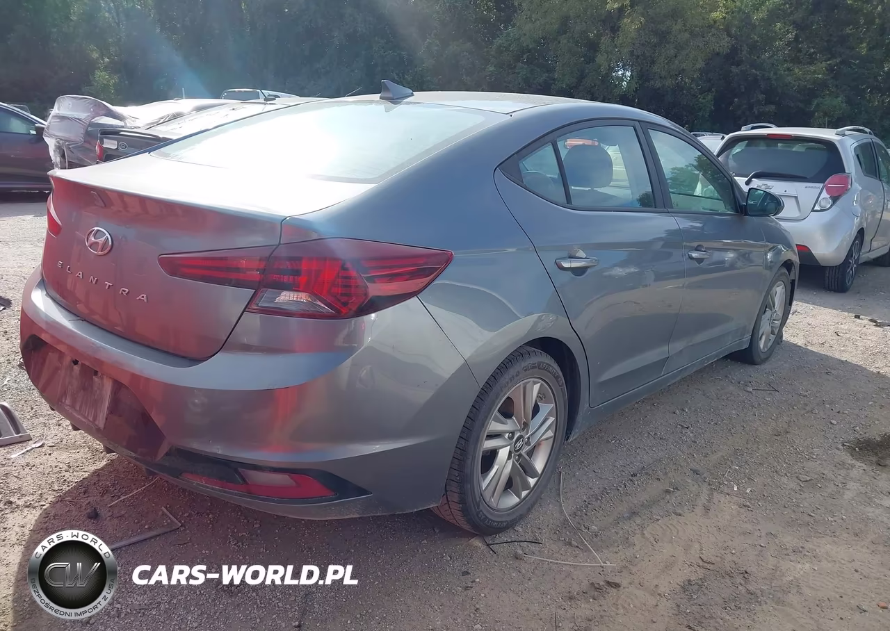 2019 Hyundai Elantra Sel VIN:5NPD84LF1KH441868 - 4