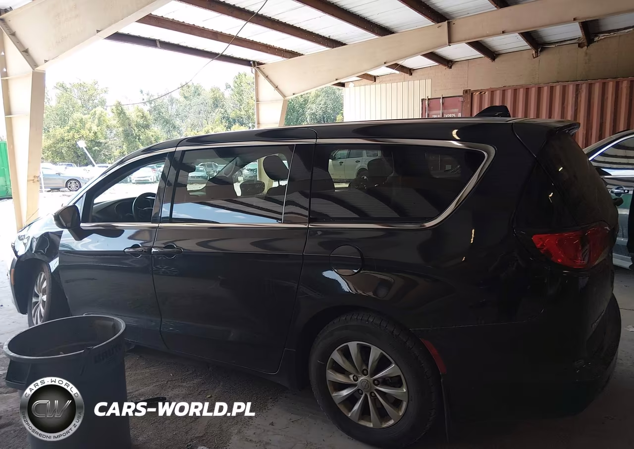 2017 Chrysler Pacifica Touring VIN:2C4RC1DG8HR508343 - 14