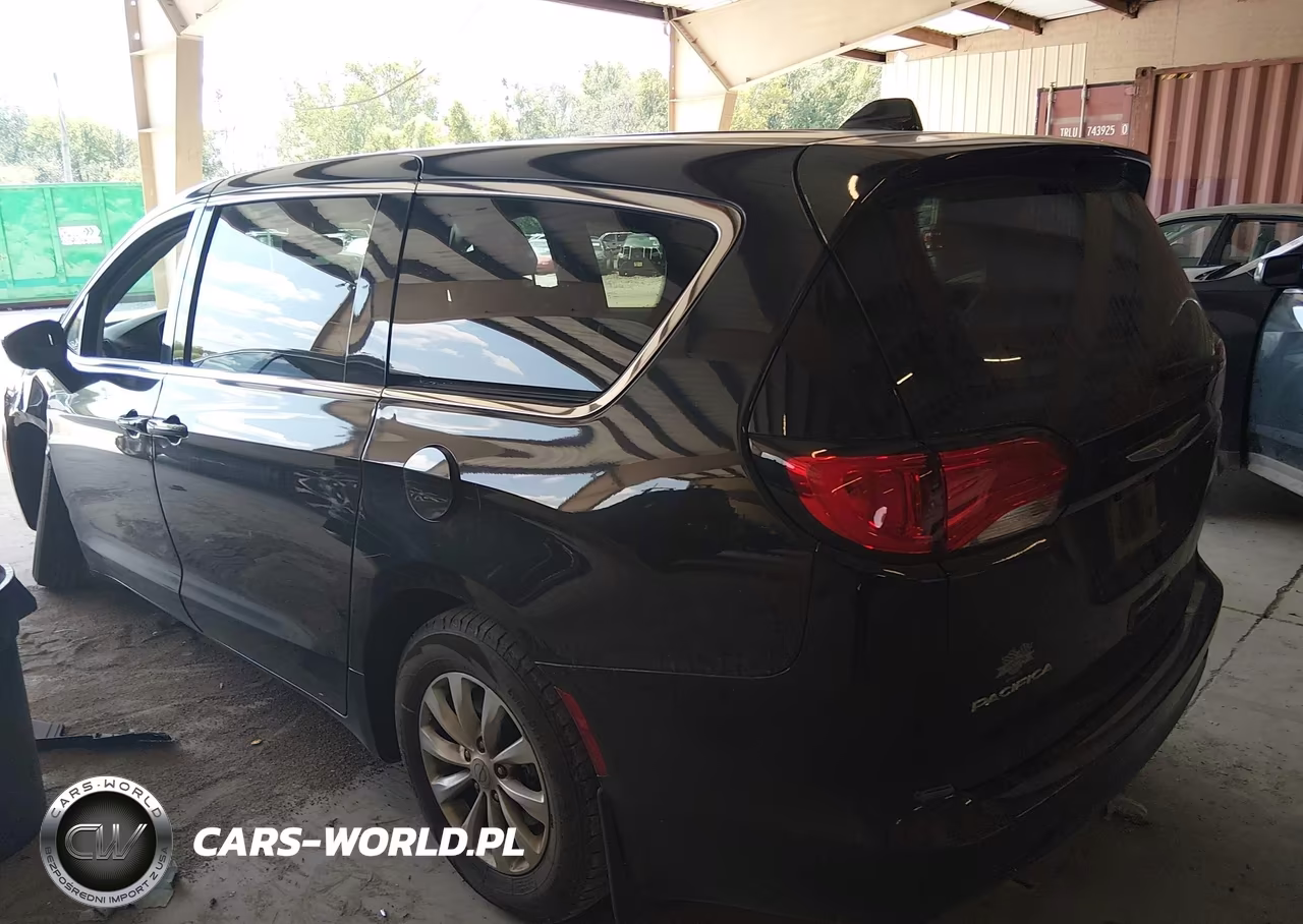 2017 Chrysler Pacifica Touring VIN:2C4RC1DG8HR508343 - 3