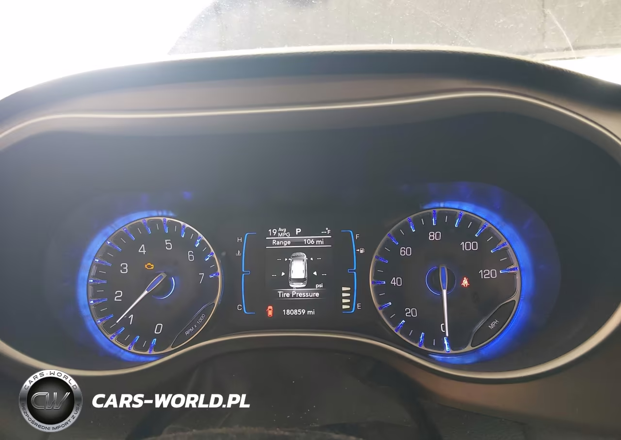 2017 Chrysler Pacifica Touring VIN:2C4RC1DG8HR508343 - 7