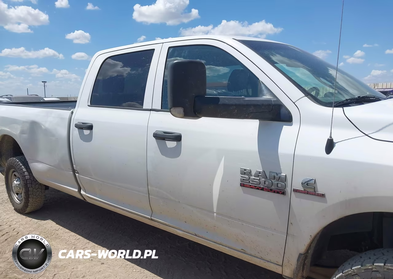2018 Ram 2500 Tradesman 4X4 8' Box VIN:3C6UR5HL7JG365184 - 13