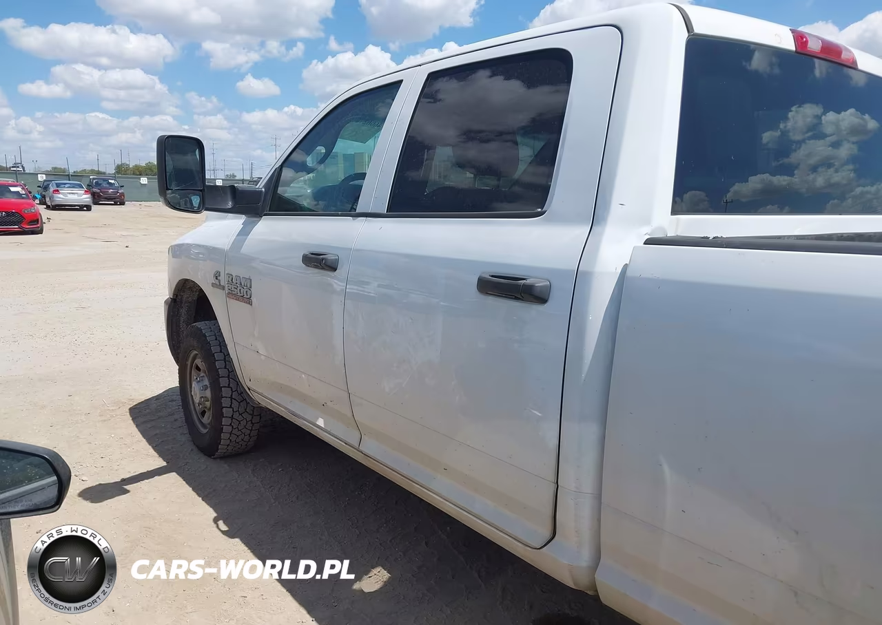 2018 Ram 2500 Tradesman 4X4 8' Box VIN:3C6UR5HL7JG365184 - 14