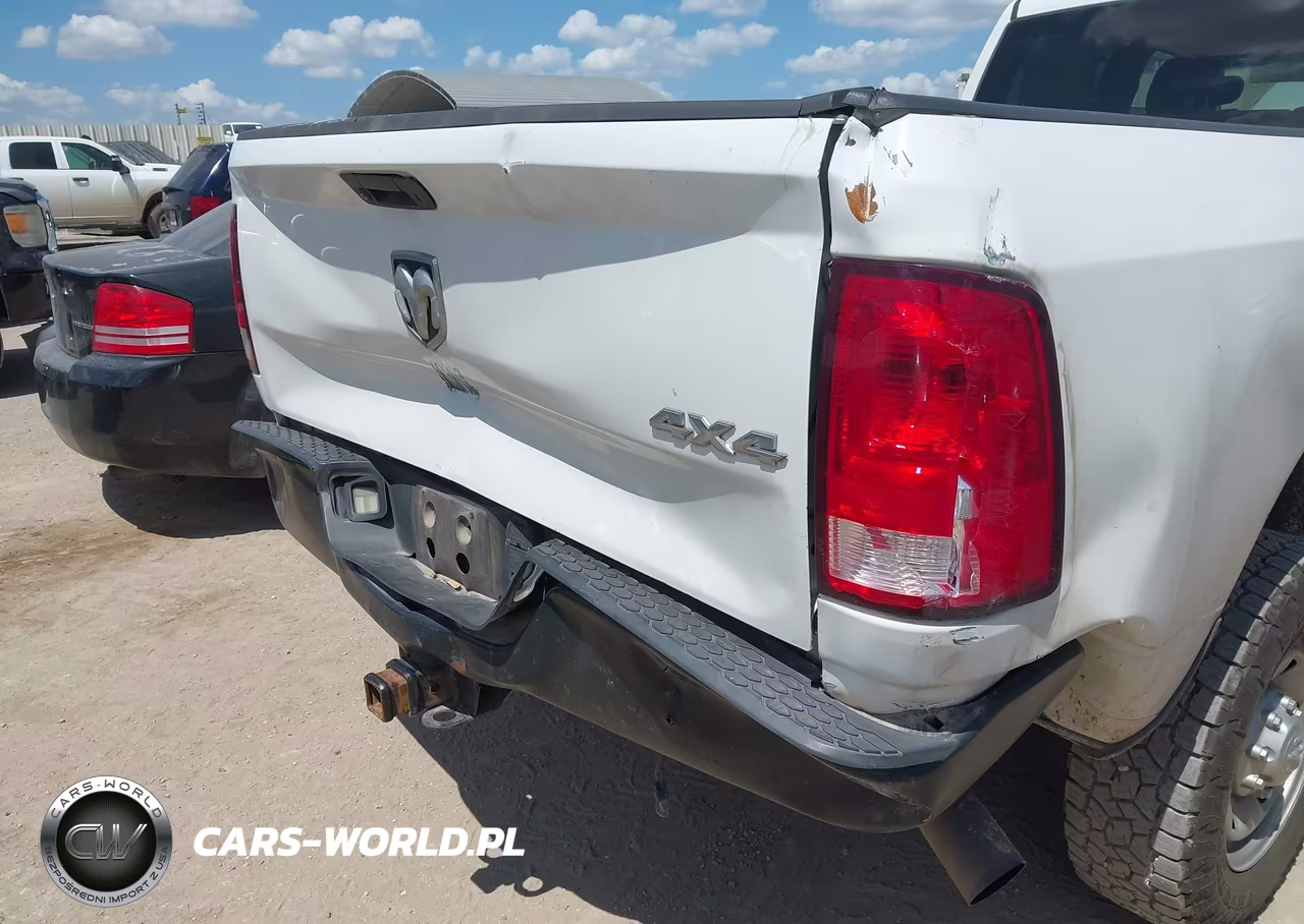 2018 Ram 2500 Tradesman 4X4 8' Box VIN:3C6UR5HL7JG365184 - 19