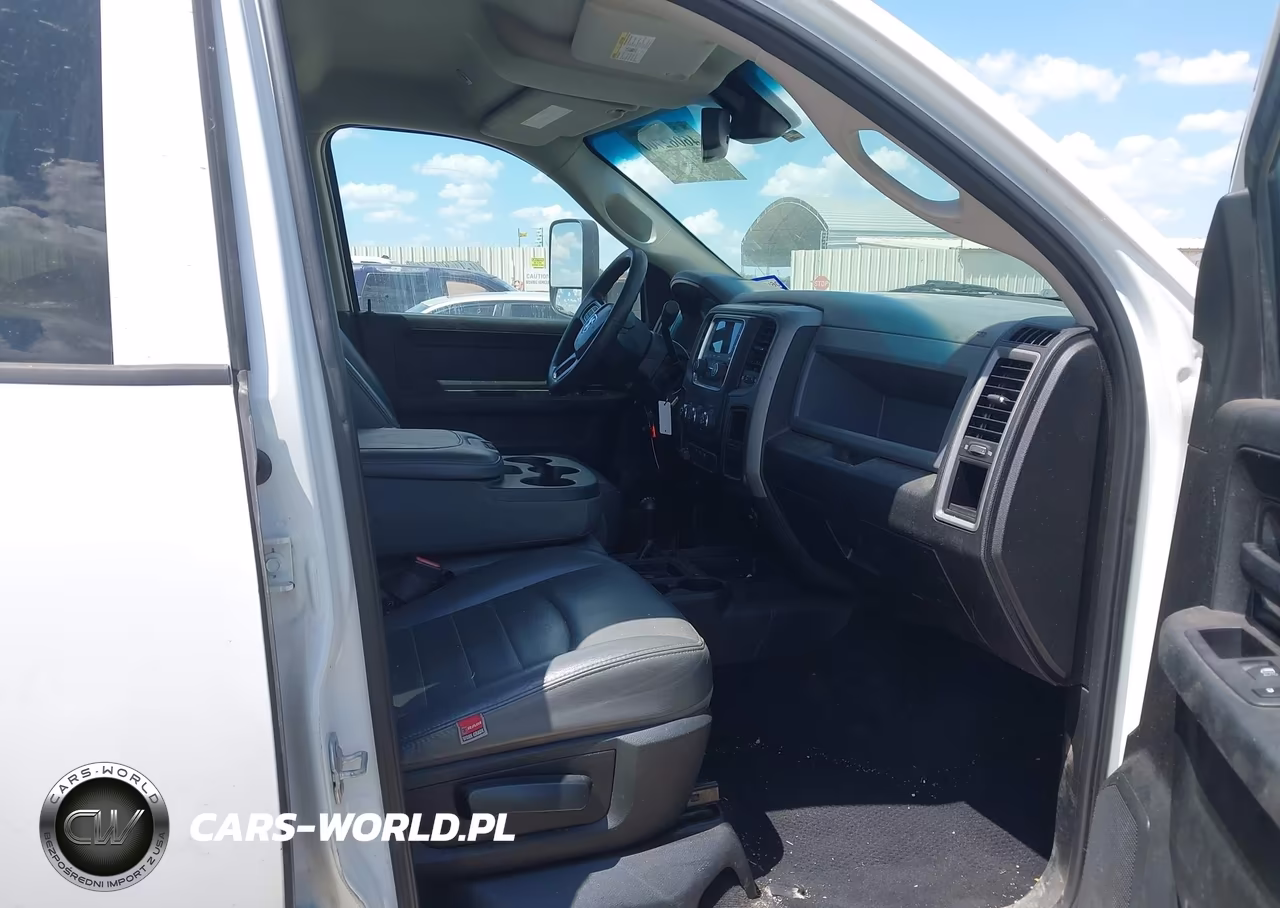 2018 Ram 2500 Tradesman 4X4 8' Box VIN:3C6UR5HL7JG365184 - 5