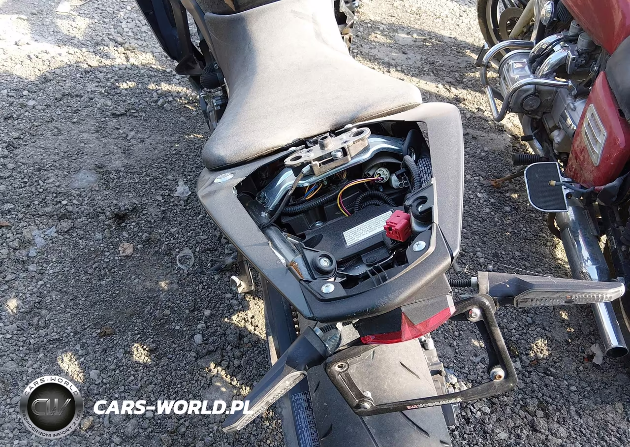 2025 Suzuki Gsx800 F VIN:JS1EM13B1S7102327 - 16