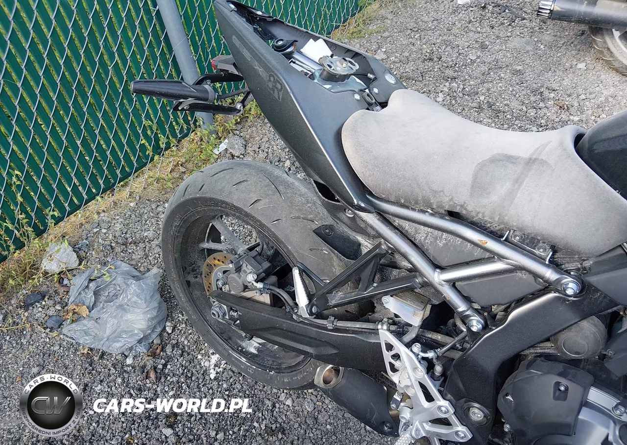 2025 Suzuki Gsx800 F VIN:JS1EM13B1S7102327 - 18