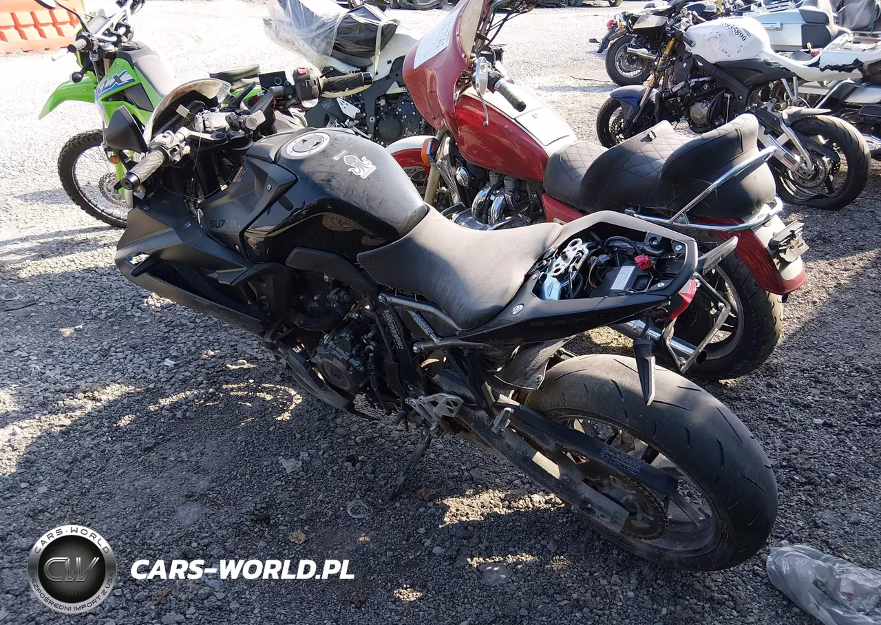 2025 Suzuki Gsx800 F VIN:JS1EM13B1S7102327 - 3