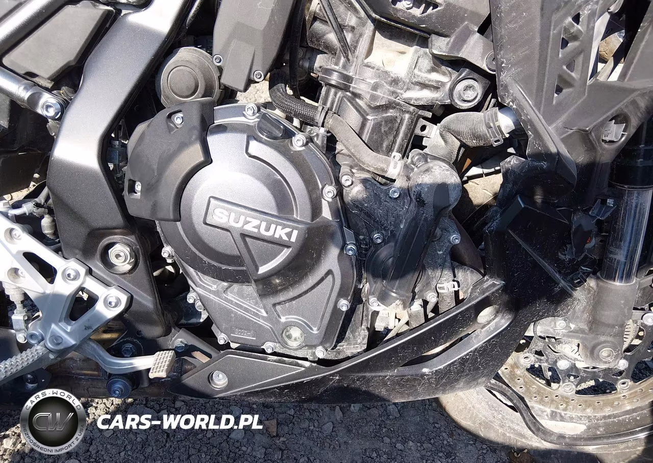 2025 Suzuki Gsx800 F VIN:JS1EM13B1S7102327 - 8