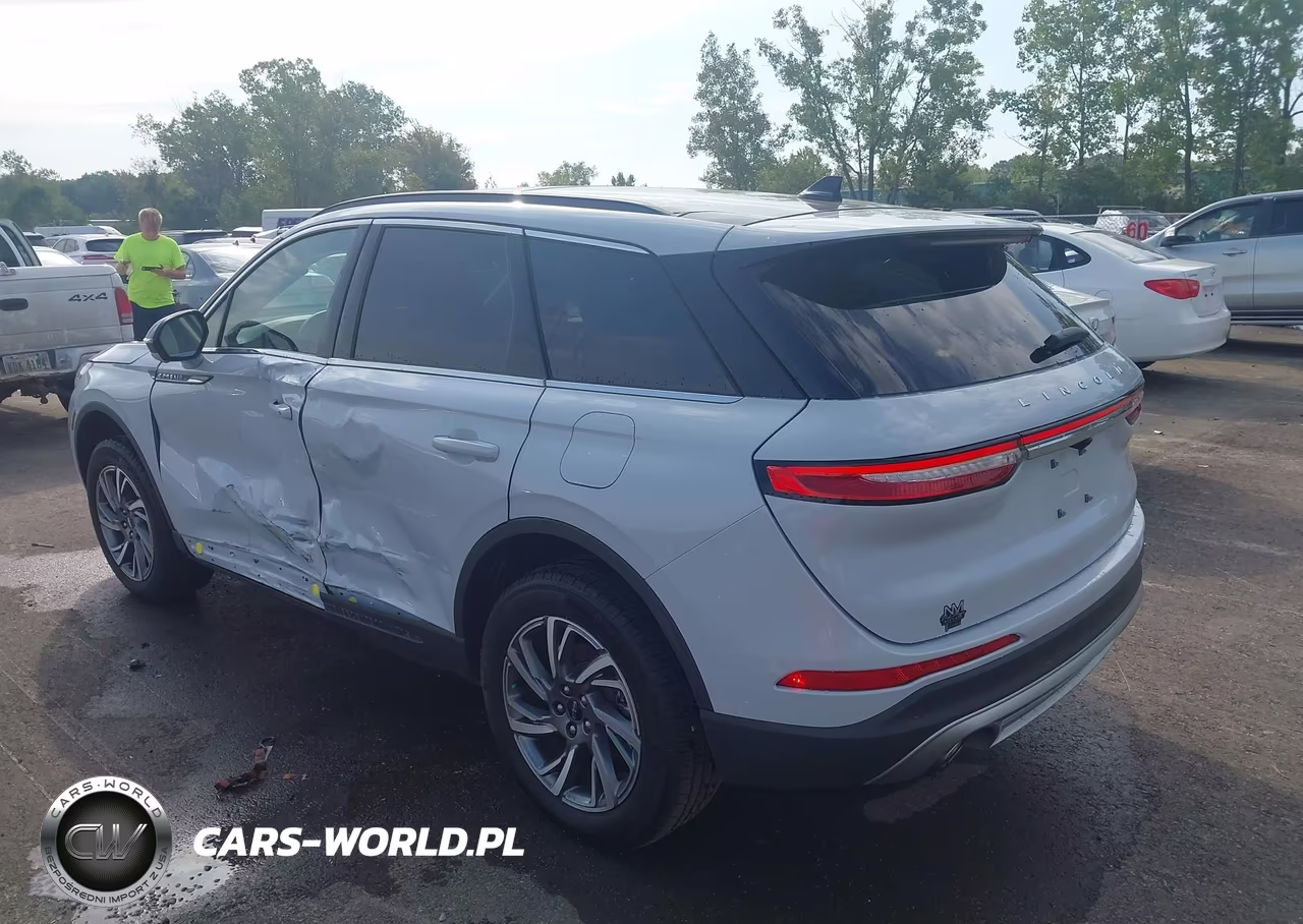 2025 Lincoln Corsair Premiere VIN:5LMCJ1DA7SUL09861 - 3