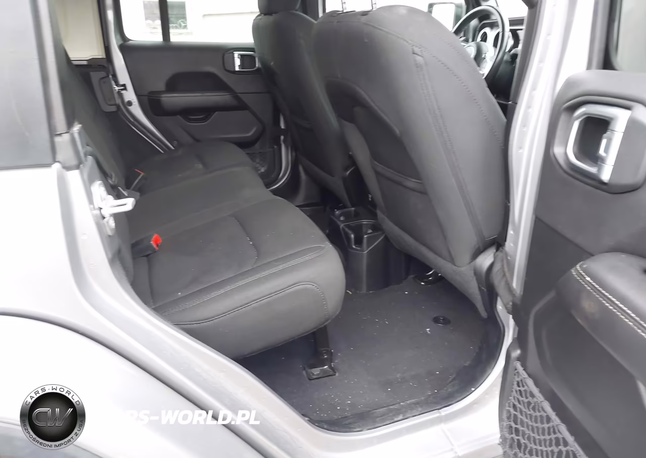2020 Jeep Wrangler Unlimited Sahara 4X4 VIN:1C4HJXEN5LW199660 - 8