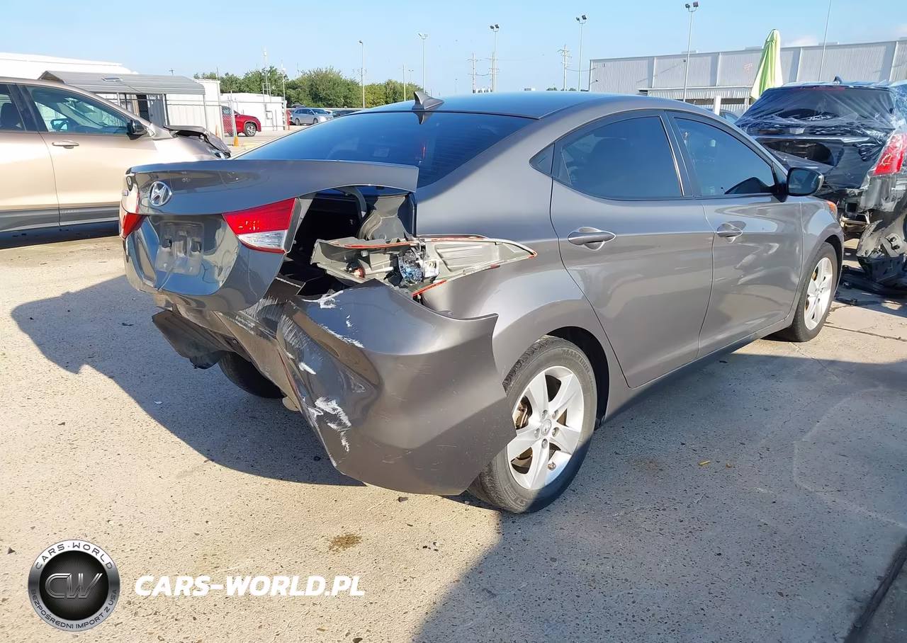 2013 Hyundai Elantra Gls VIN:5NPDH4AE7DH299989 - 4