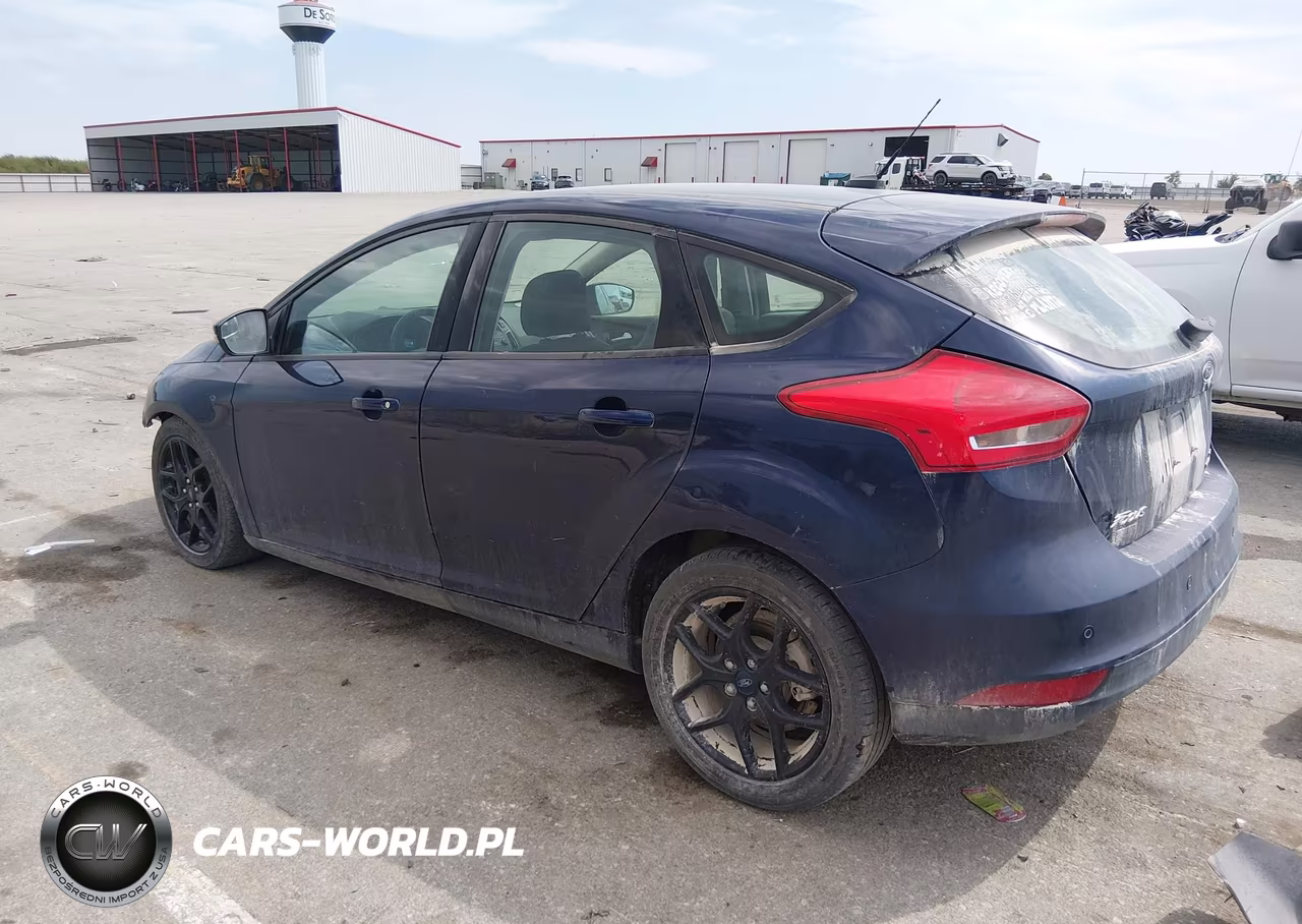 2016 Ford Focus Se VIN:1FADP3K28GL388560 - 3