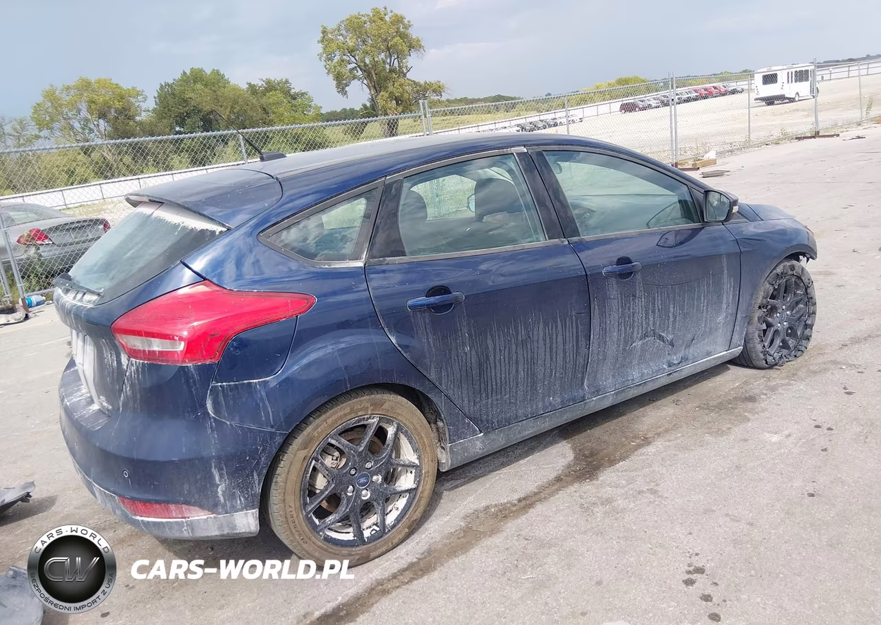 2016 Ford Focus Se VIN:1FADP3K28GL388560 - 4