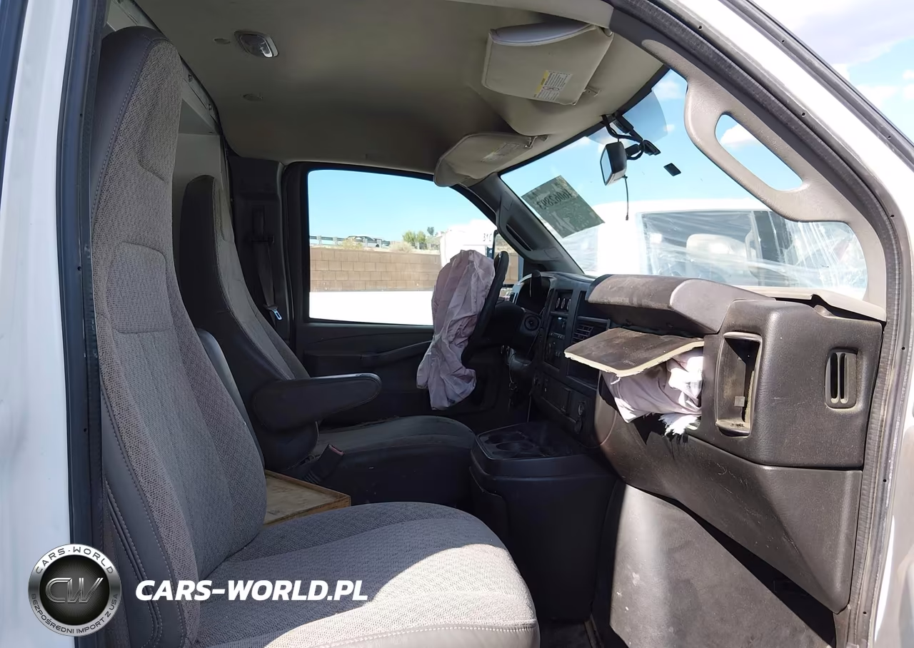 2017 Chevrolet Express Cutaway Work Van VIN:1GB0GRFG7H1101079 - 5