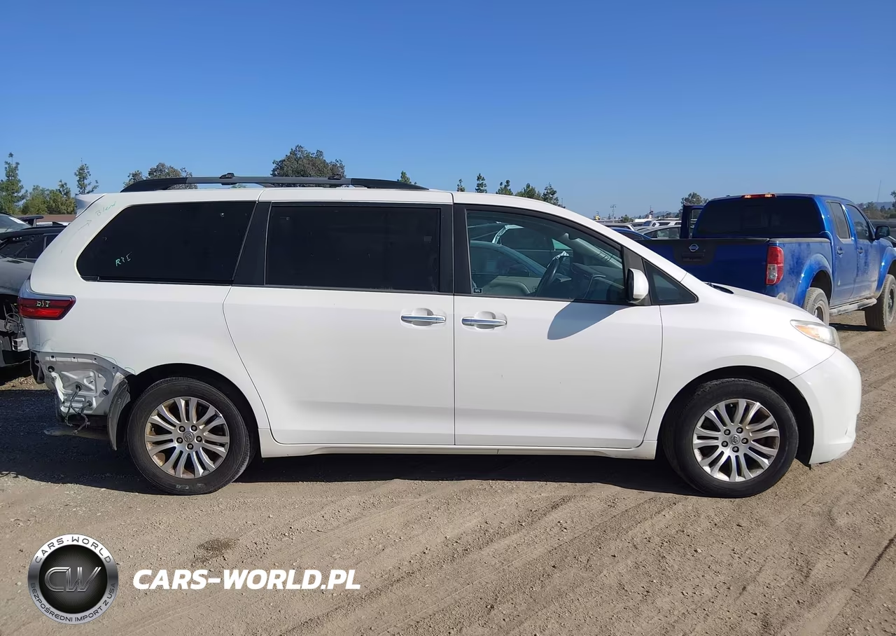 2017 Toyota Sienna Xle 8 Passenger VIN:5TDYZ3DC9HS812713 - 14