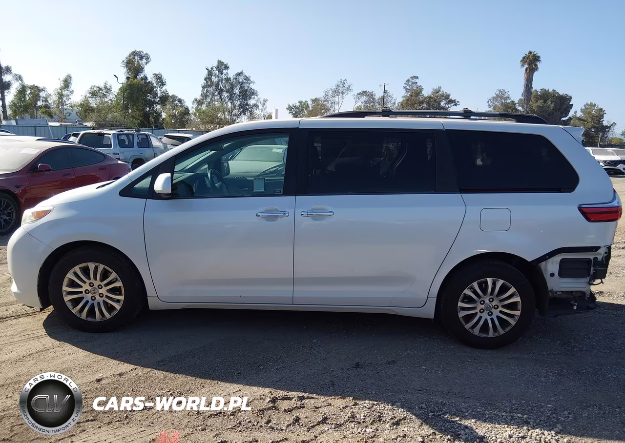 2017 Toyota Sienna Xle 8 Passenger VIN:5TDYZ3DC9HS812713 - 15
