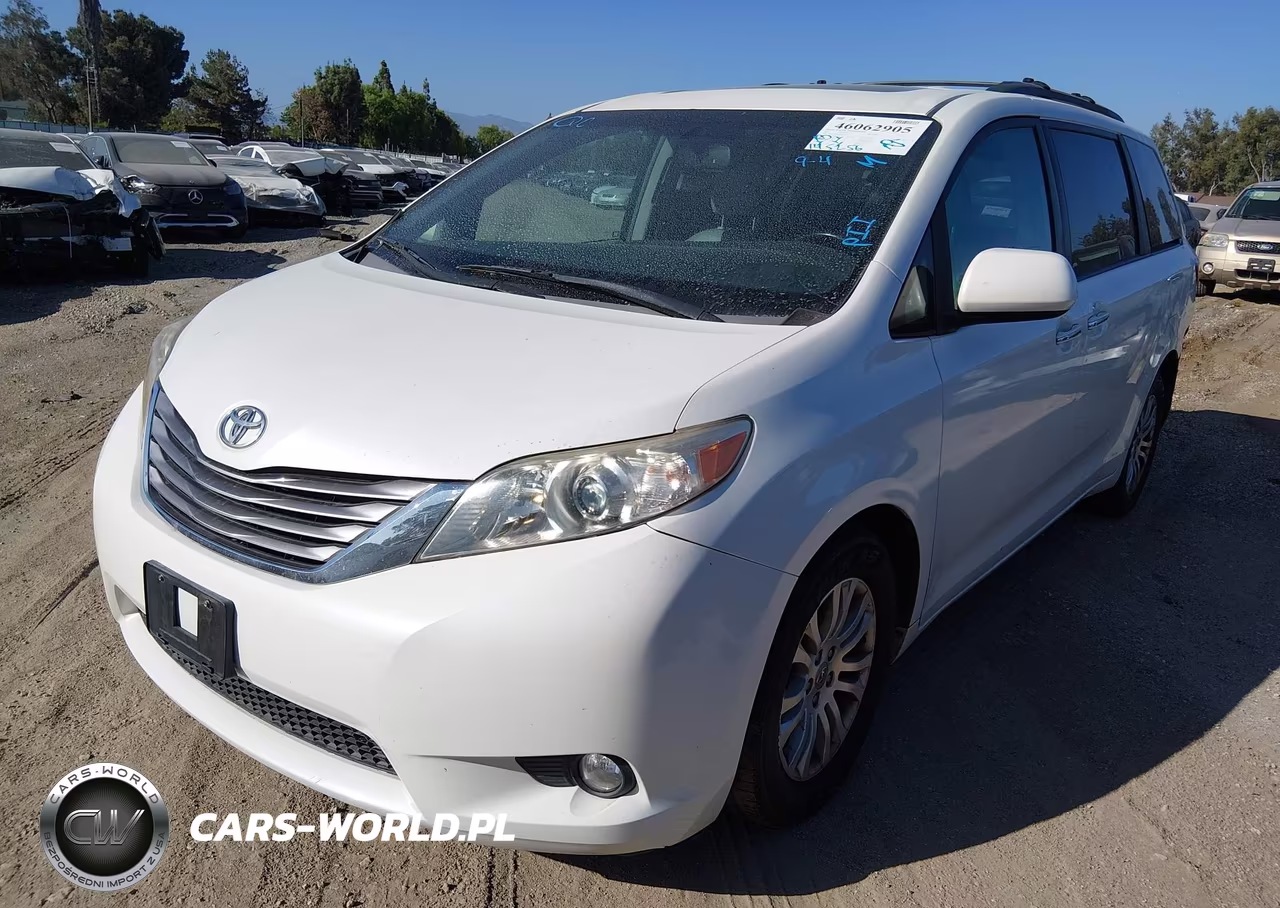 2017 Toyota Sienna Xle 8 Passenger VIN:5TDYZ3DC9HS812713 - 2