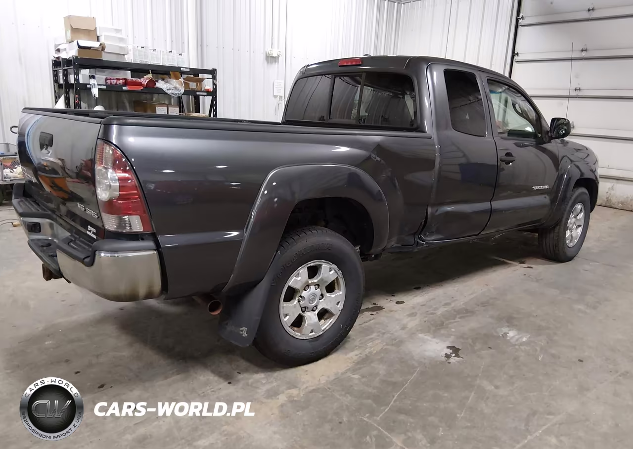 2010 Toyota Tacoma Base V6 VIN:5TEUU4EN5AZ684093 - 4