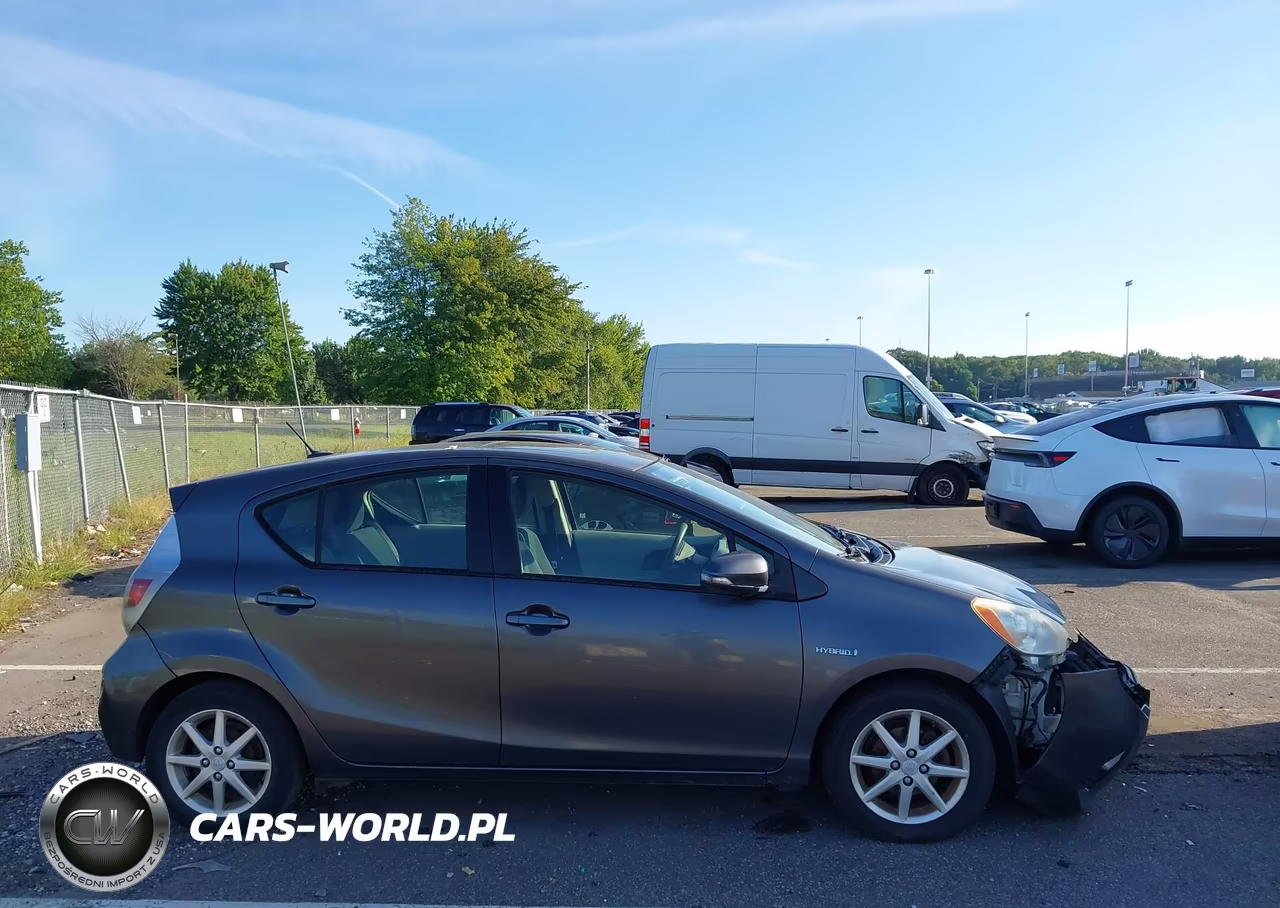 2012 Toyota Prius C Three VIN:JTDKDTB31C1028233 - 13