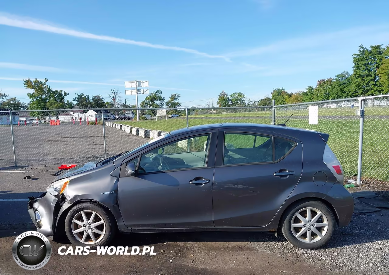 2012 Toyota Prius C Three VIN:JTDKDTB31C1028233 - 14